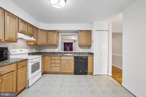 2830 Schoolhouse Cir, Silver Spring, MD 20902 photo 16