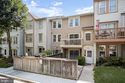 8 Alpen Green Ct #19-204, Burtonsville, MD 20866