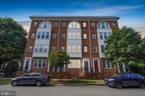 89 Chevy Chase St #89, Gaithersburg, MD 20878