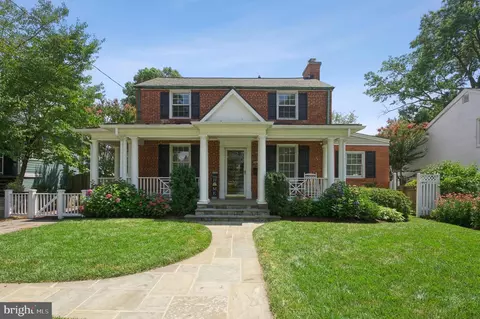 5808 Wyngate Dr, Bethesda, MD 20817