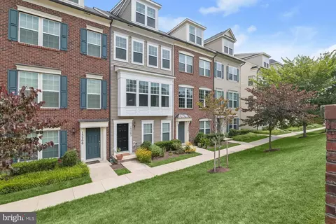 13202 Shawnee Ln #902, Clarksburg, MD 20871