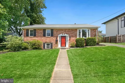 6013 Johnson Ave, Bethesda, MD 20817