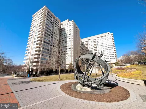 4515 Willard Ave #506S, Chevy Chase, MD 20815