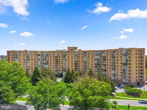 3310 N Leisure World Blvd #922, Silver Spring, MD 20906