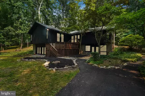 8206 Bondage Dr, Gaithersburg, MD 20882