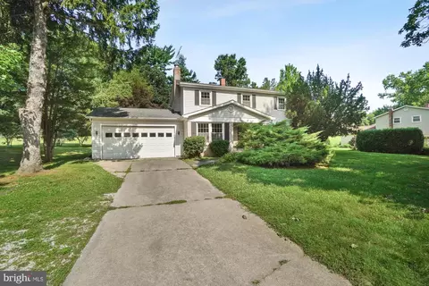16524 Redland Rd, Derwood, MD 20855