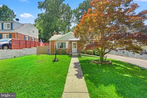 11606 Mapleview Dr, Silver Spring, MD 20902 photo 2