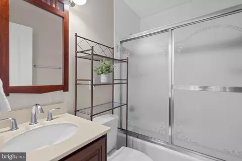 11606 Mapleview Dr, Silver Spring, MD 20902 photo 9
