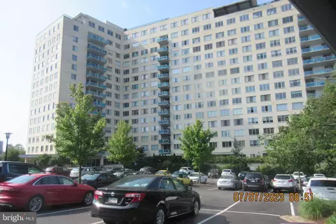 10500 Rockville Pike #902, Rockville, MD 20852