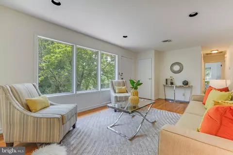 6404 Bannockburn Dr, Bethesda, MD 20817