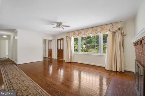 2114 Arcola Ave, Silver Spring, MD 20902 photo 2