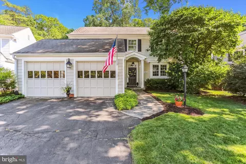 10201 Sundance Ct, Potomac, MD 20854
