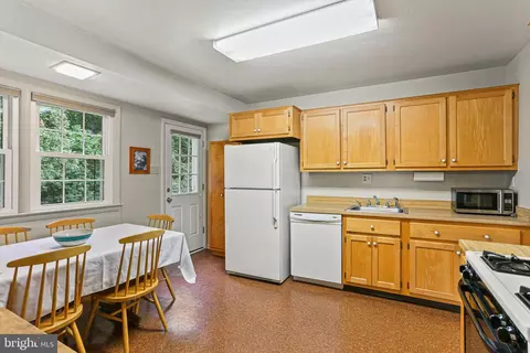 10602 Woodsdale Dr, Silver Spring, MD 20901 photo 7