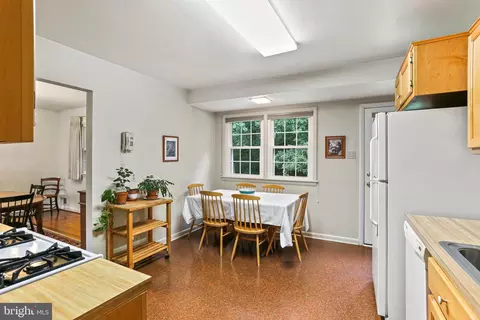 10602 Woodsdale Dr, Silver Spring, MD 20901 photo 8