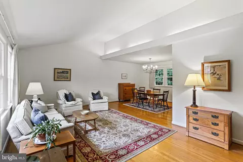 10602 Woodsdale Dr, Silver Spring, MD 20901 photo 2