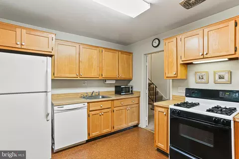 10602 Woodsdale Dr, Silver Spring, MD 20901 photo 9