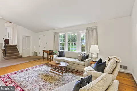 10602 Woodsdale Dr, Silver Spring, MD 20901 photo 3