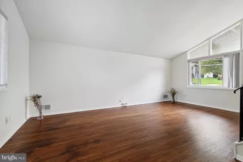 4305 Ferrara Dr, Silver Spring, MD 20906 photo 3