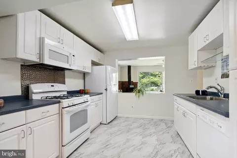 4305 Ferrara Dr, Silver Spring, MD 20906 photo 6