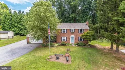 8 Clearwater Ct, Damascus, MD 20872