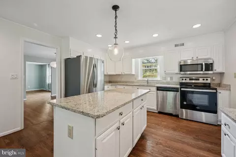 10411 Gatewood Ter, Silver Spring, MD 20903 photo 3