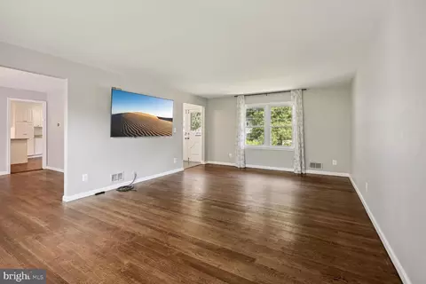 10411 Gatewood Ter, Silver Spring, MD 20903 photo 11