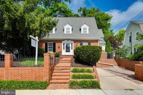8104 Maple Ridge Rd, Bethesda, MD 20814