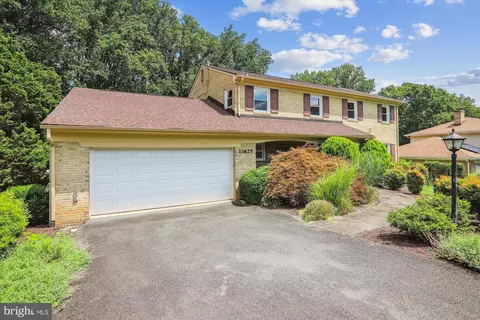 13625 Creekside Dr, Silver Spring, MD 20904 photo 2