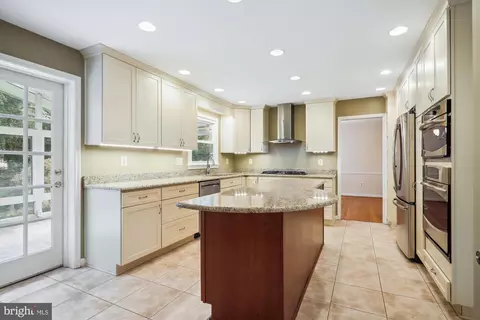 13625 Creekside Dr, Silver Spring, MD 20904 photo 24
