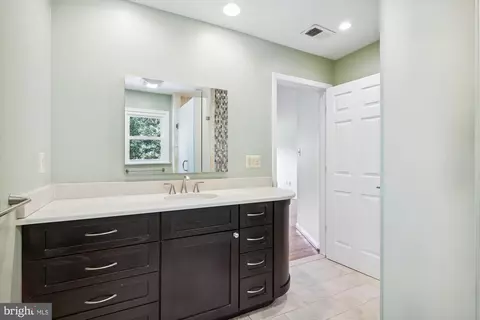 13625 Creekside Dr, Silver Spring, MD 20904 photo 42