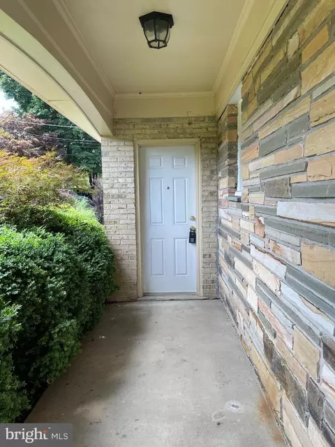 13625 Creekside Dr, Silver Spring, MD 20904 photo 4