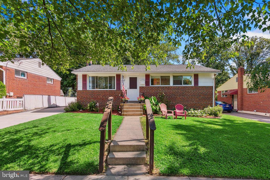 2817 Kingswell Dr, Silver Spring, MD 20902 photo 2