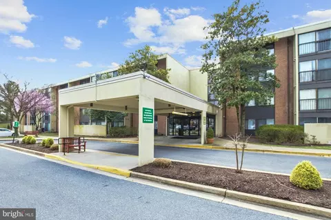 2921 N Leisure World Blvd #1-222, Silver Spring, MD 20906
