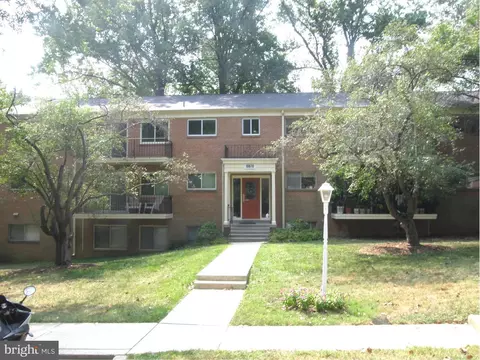 10670 Weymouth St #3, Bethesda, MD 20814