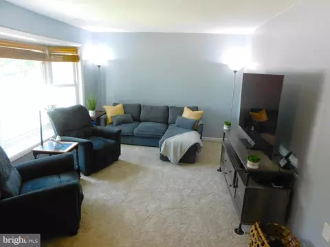 19868 Beatriz Ave, Poolesville, MD 20837 photo 2