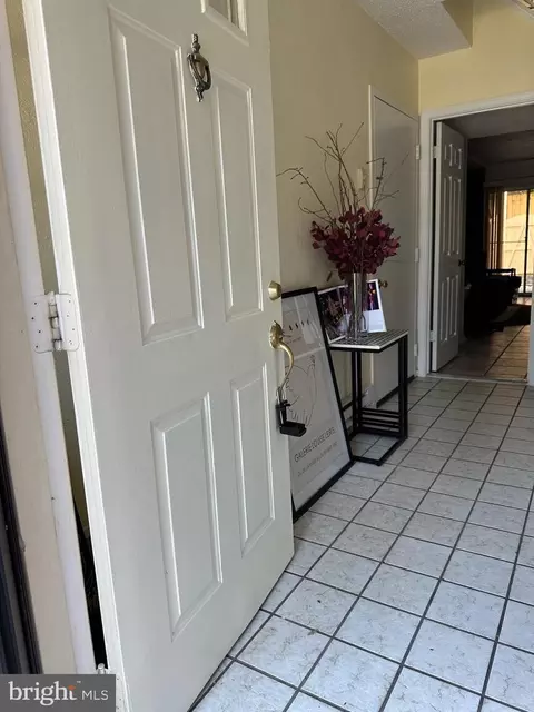10904 Pebble Run Dr, Silver Spring, MD 20902 photo 2