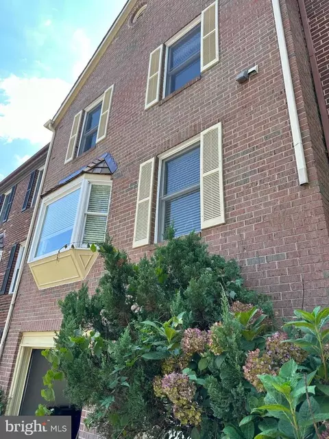 10904 Pebble Run Dr, Silver Spring, MD 20902
