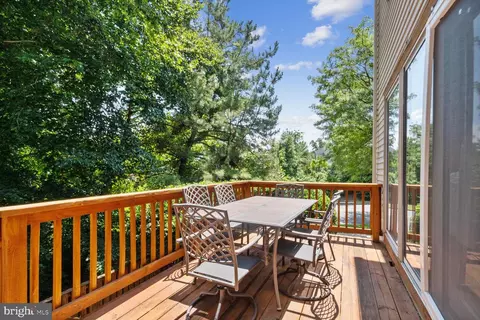 2601 Chivalry Ct, Silver Spring, MD 20902 photo 2