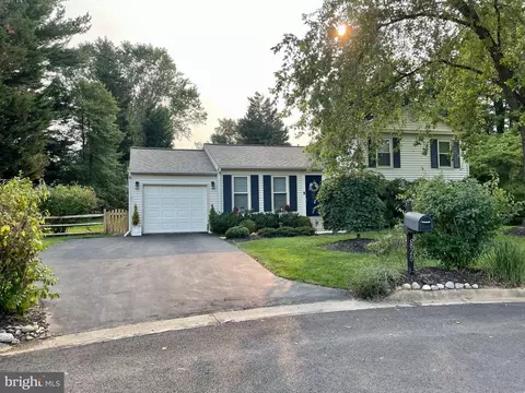 8820 Waxwing Ter, Gaithersburg, MD 20879