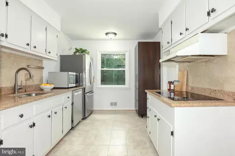 1110 Chiswell Ln, Silver Spring, MD 20901 photo 11