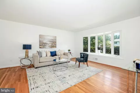 1110 Chiswell Ln, Silver Spring, MD 20901 photo 4