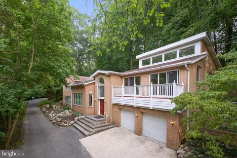 7204 Selkirk Dr, Bethesda, MD 20817