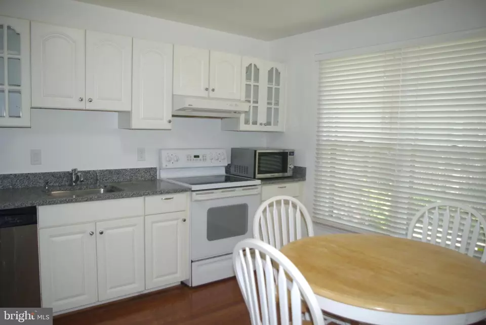  10510 Pennydog Ln, Silver Spring, MD 20902 photo 2