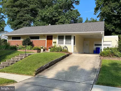 13814 Parkland Dr, Rockville, MD 20853