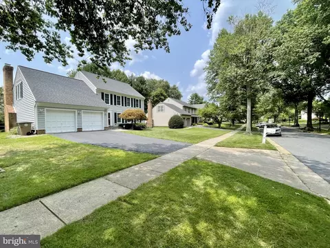 930 Farm Haven Dr, Rockville, MD 20852