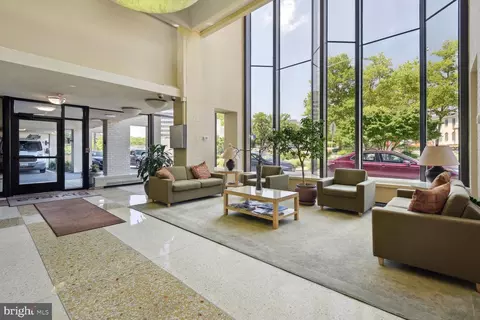 4242 E West Hwy #415, Chevy Chase, MD 20815