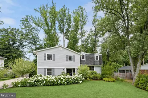 9802 Brixton Ln, Bethesda, MD 20817