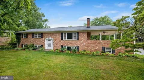 25520 Jarl Dr, Gaithersburg, MD 20882