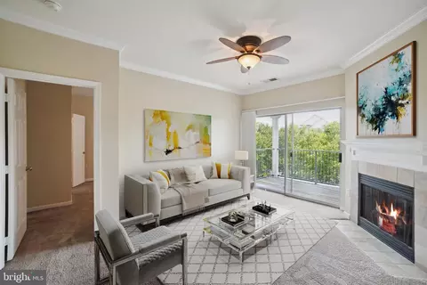 19606 Galway Bay Cir #404, Germantown, MD 20874
