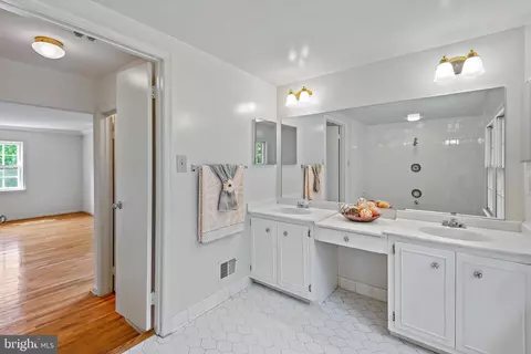 11233 Fall River Ct, Potomac, MD 20854 photo 66